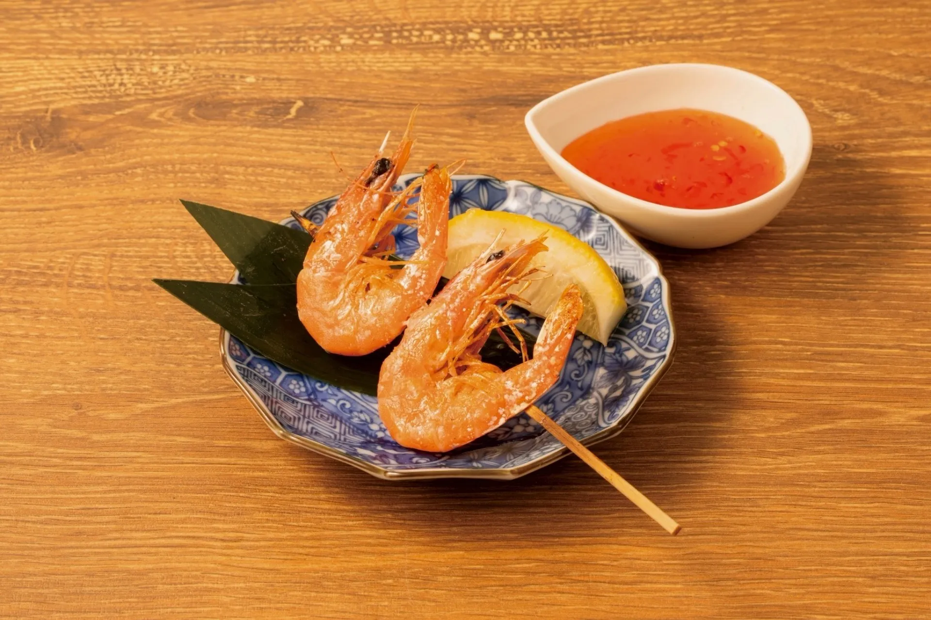 海老の炭火焼き2本(チリソース添え)