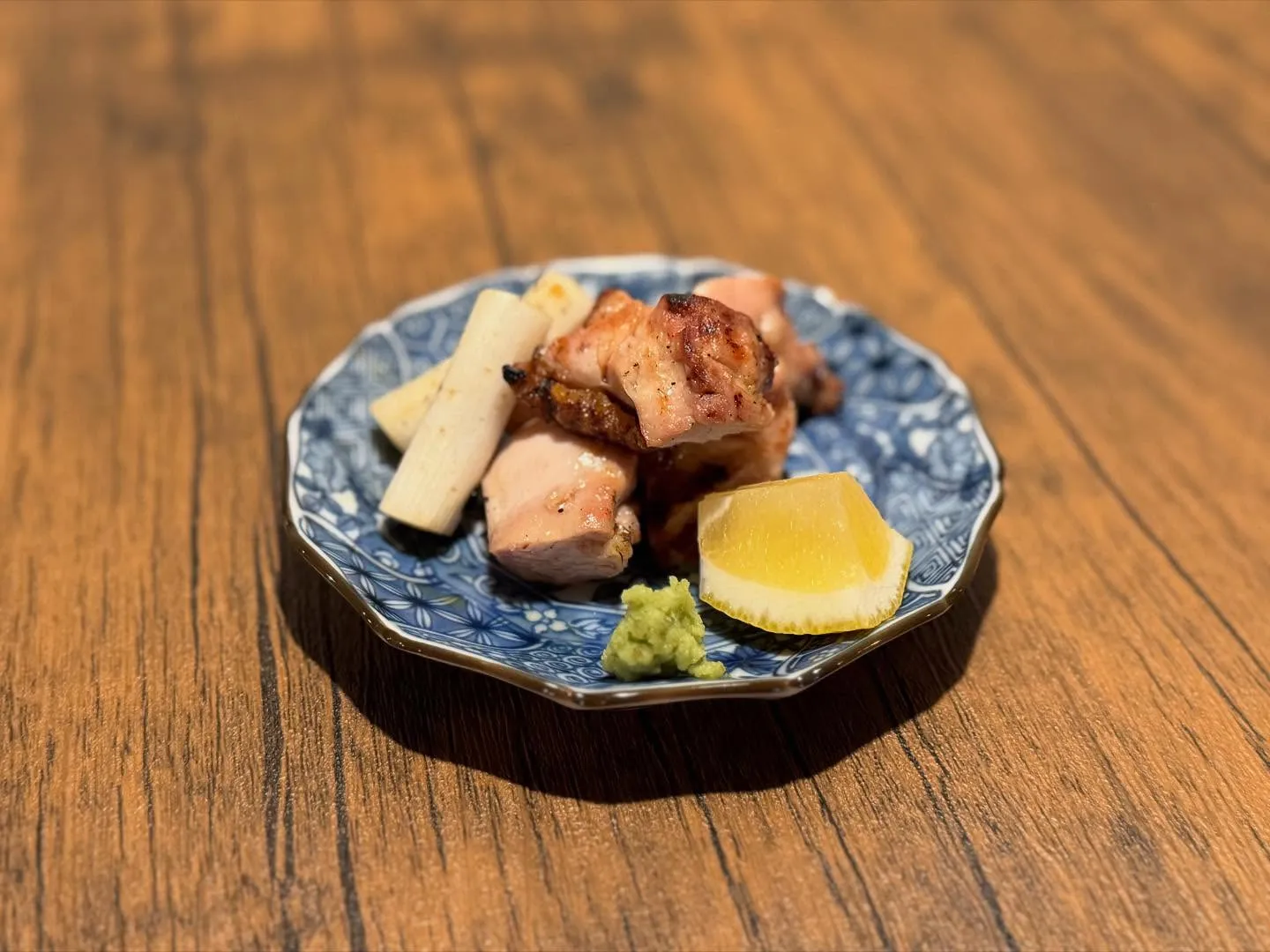 プレオープンを通して、焼き鳥の提供が串焼きからお皿での提供に...