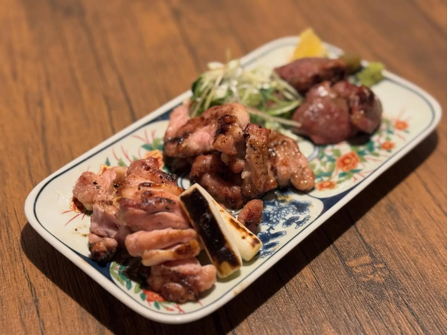 プレオープンを通して、焼き鳥の提供が串焼きからお皿での提供に...