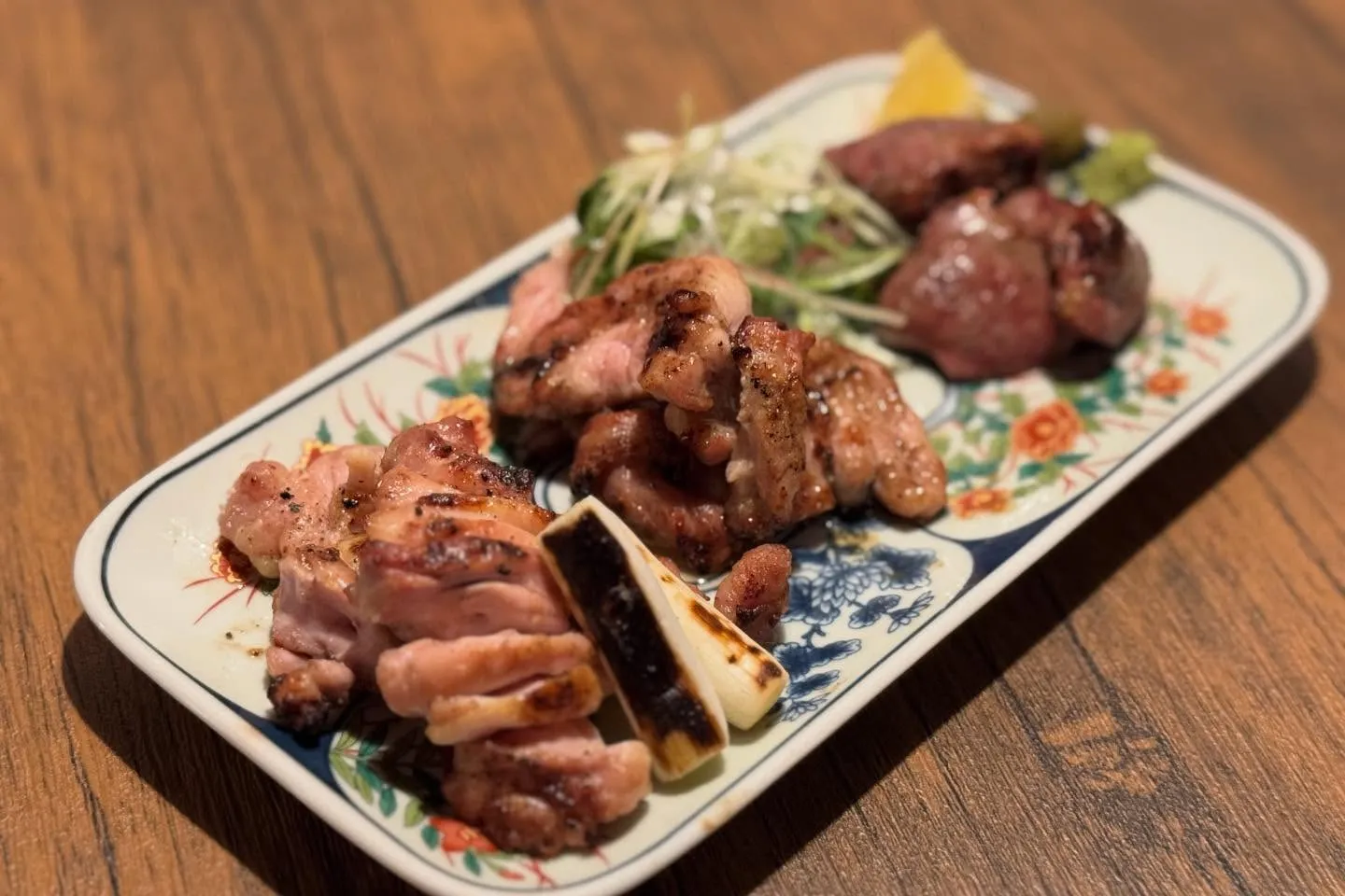 炭火焼きの香りに引き寄せられる、中野の大人の隠れ家。