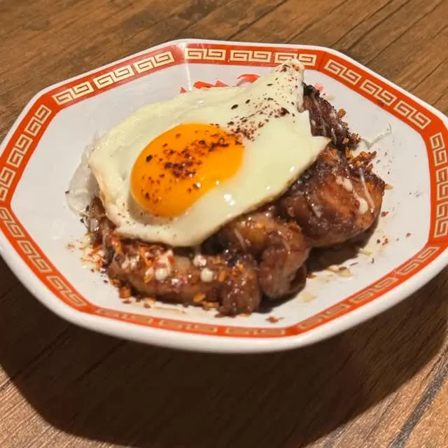 とろ〜り卵と、香ばしく焼き上げた焼豚。